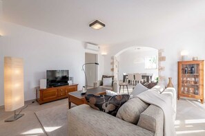 Villa | Soggiorno | Caminetto