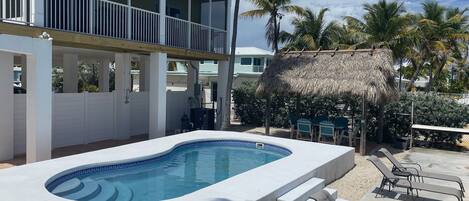 Alberca al aire libre y alberca climatizada