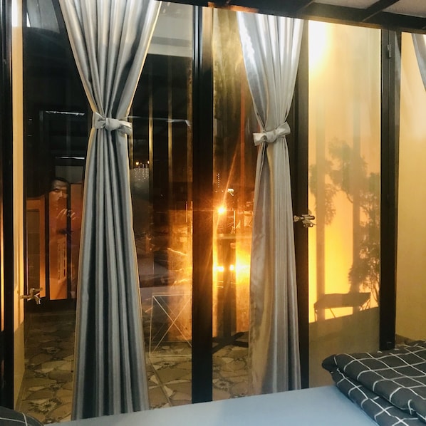 4 bedrooms, WiFi - Nắng Homestay là nhà riêng, nằm trong hẻm cách đường lớn khoảng 300 mét. (Nha Trang)