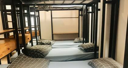 Nắng Homestay là nhà riêng, nằm trong hẻm cách đường lớn khoảng 300 mét.