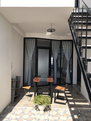 Interior - Nắng Homestay là nhà riêng, nằm trong hẻm cách đường lớn khoảng 300 mét. (Nha Trang)