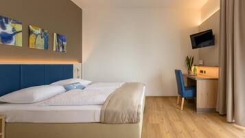 In-room safe, desk, free WiFi