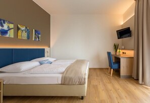 1 bedroom, in-room safe, desk, free WiFi