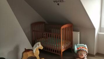 4 habitaciones, tabla de planchar con plancha y wifi gratis