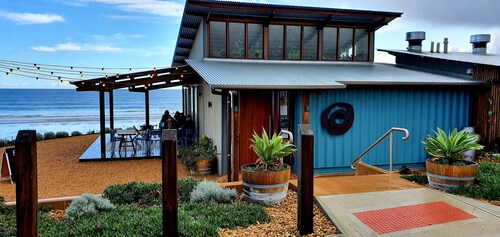 Luxury beach stay,  close to the famous SA wine regions