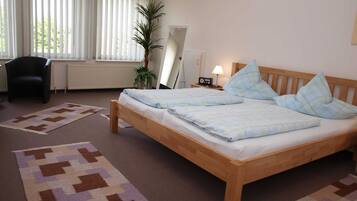 2 bedrooms, in-room safe, desk, WiFi