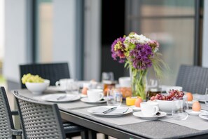 Unclassified image, 3 of 22, button