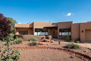 Exterior - Beautiful Home w/ Views in West Sedon! Flaming Arr (Sedona)