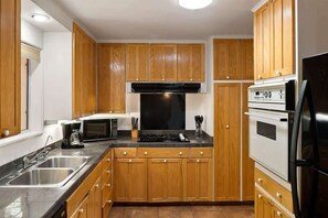 Fridge, microwave, oven, stovetop - Ranch Style Home Uptown Sedona! Wilson - S022 (Sedona)