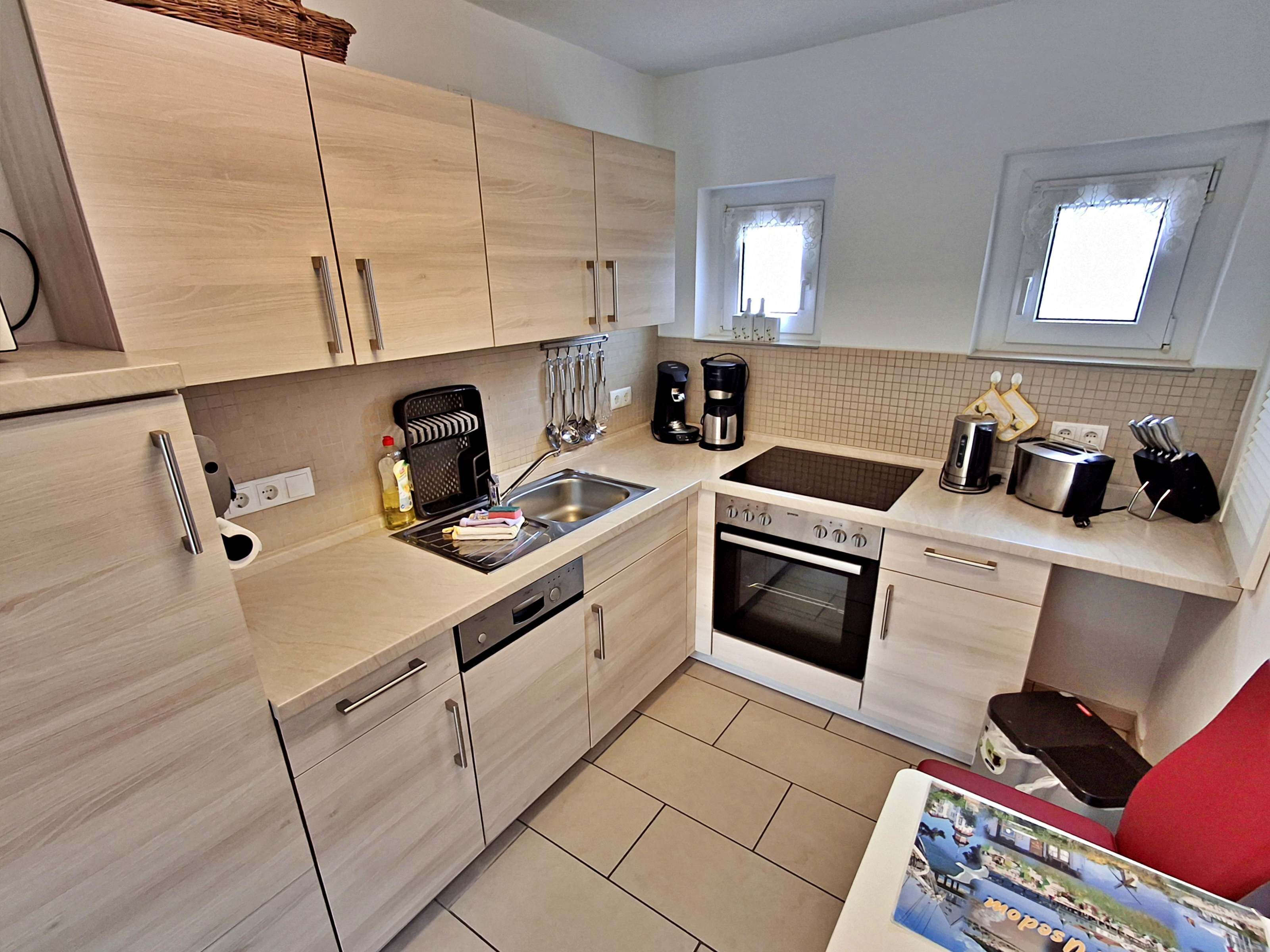 Kühlschrank, Mikrowelle, Ofen, Geschirrspüler