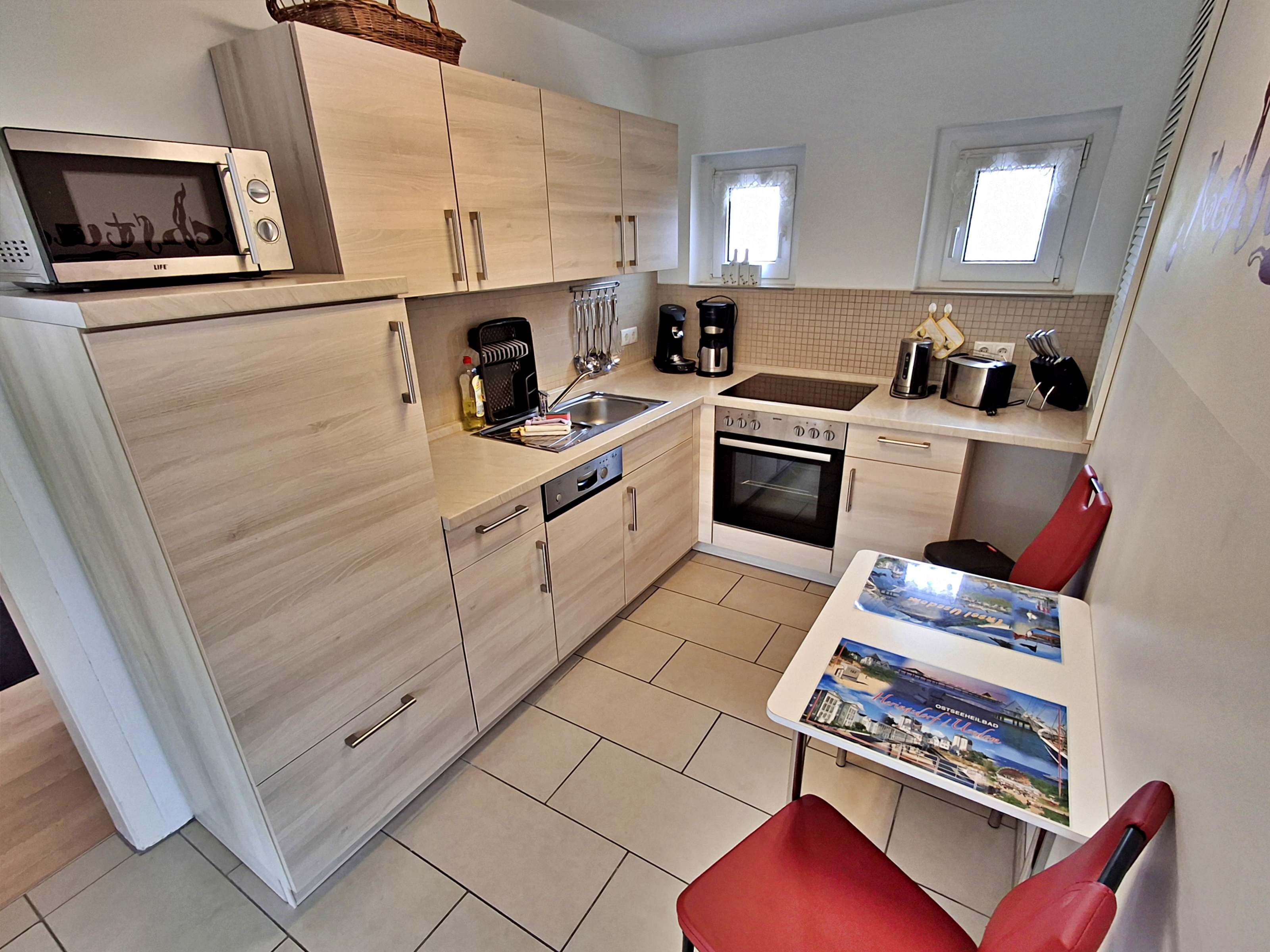 Kühlschrank, Mikrowelle, Ofen, Geschirrspüler