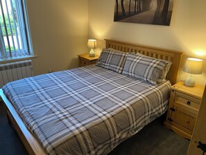2 bedrooms, iron/ironing board, Internet, bed sheets