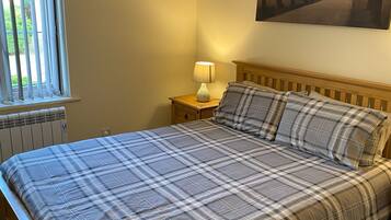 2 bedrooms, iron/ironing board, Internet, bed sheets