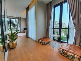 Studio, Pool View | Living area | 40-inch Smart TV with digital channels, TV, Netflix