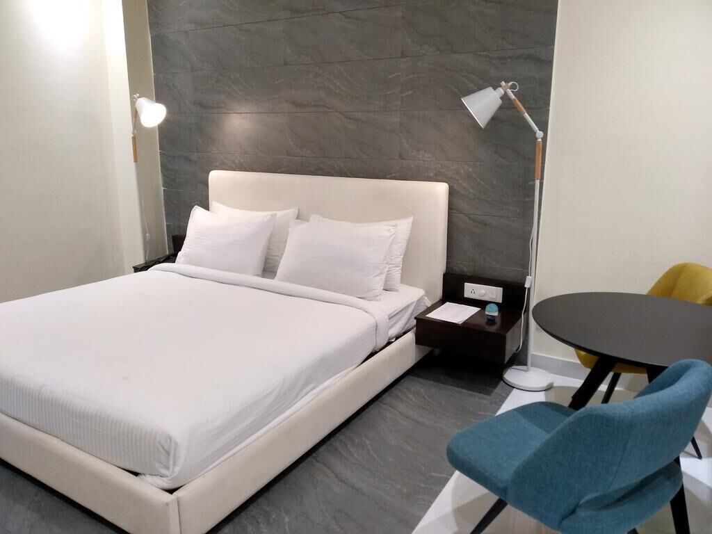 Executive Room | Memory-foam beds, individually decorated, individually furnished, desk