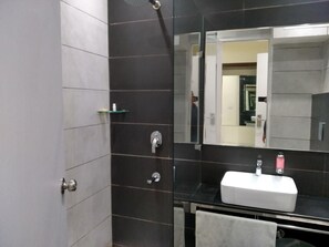Regadera, regadera con hidromasaje, amenidades de baño gratuitas 
