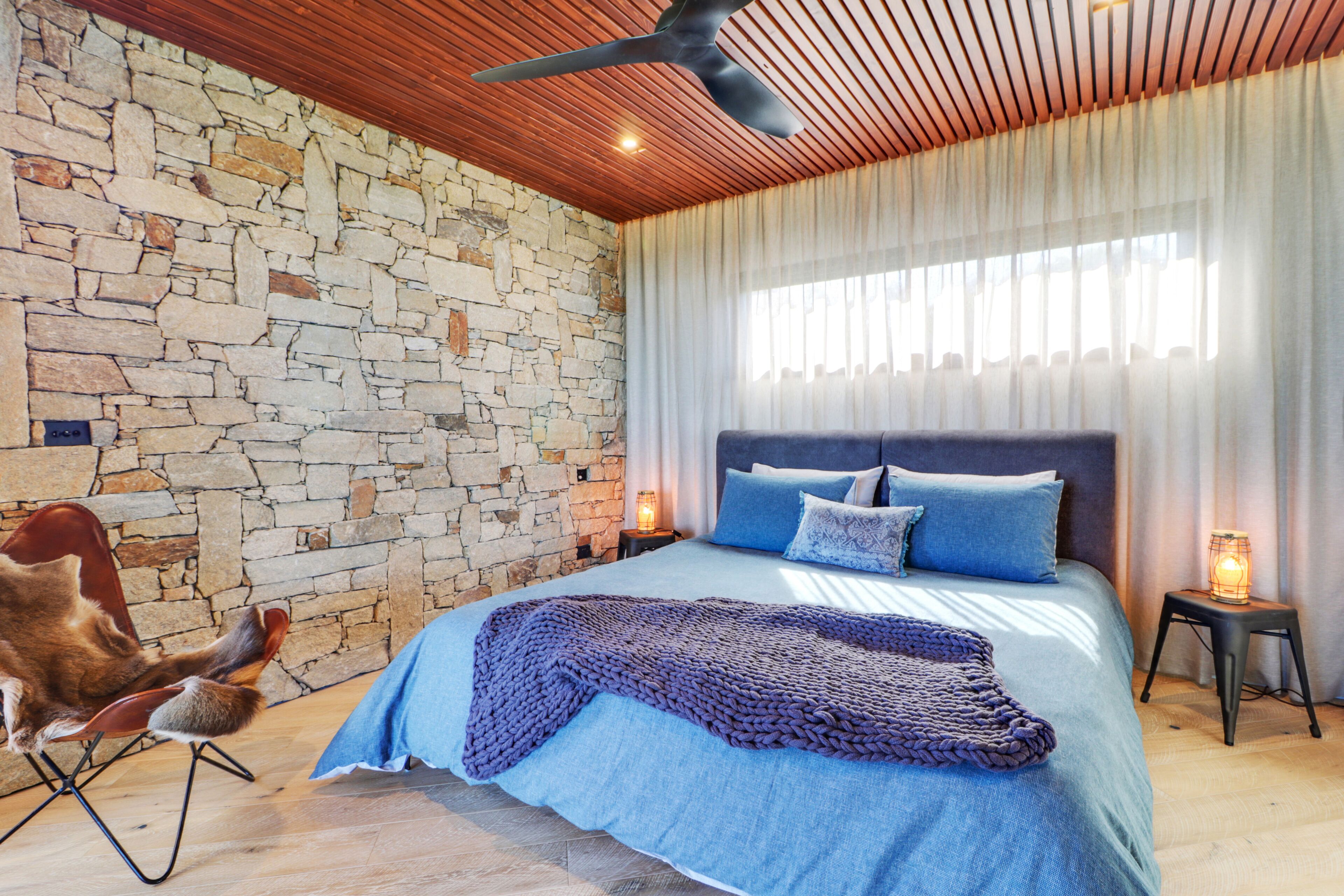 2 bedrooms, desk, soundproofing, iron/ironing board