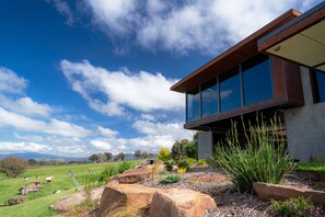 Property grounds - BullerRoo - Luxury off-mountain Ski Retreat with Rooftop Terrace (Mansfield)