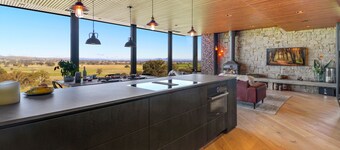 BullerRoo - Luxury off-mountain Ski Retreat with Rooftop Terrace