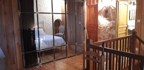 2 bedrooms, iron/ironing board, travel crib, free WiFi - Stone house in a quiet park, 20 minutes from St Emilion and Bordeaux (Cadillac-en-Fronsadais)