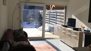 Tv, dvd-spelare och böcker