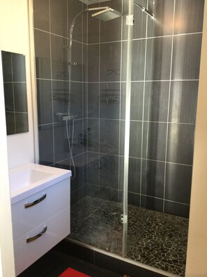 Douche, séchoir à cheveux