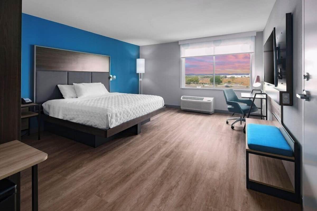 Ropa de cama de alta calidad, camas con pillow-top y escritorio