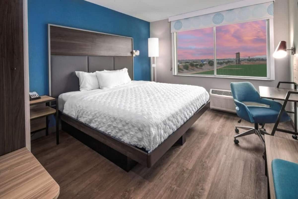 Ropa de cama de alta calidad, camas con pillow-top y escritorio