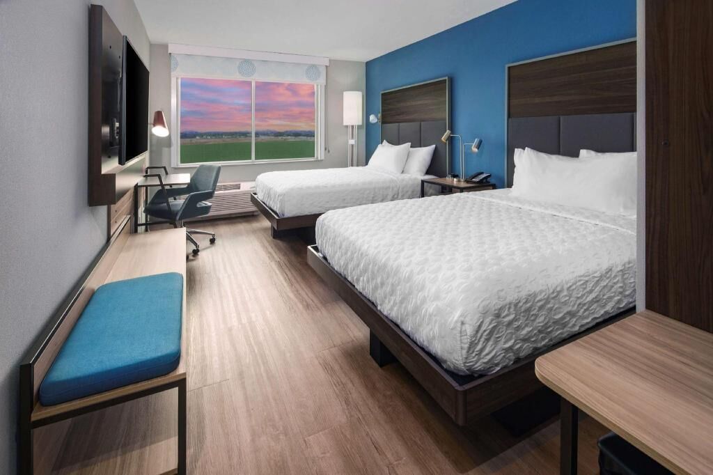 Ropa de cama de alta calidad, camas con pillow-top y escritorio 