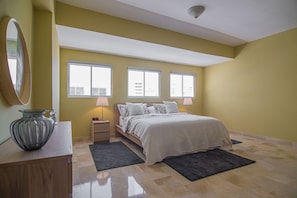 3 habitaciones, ropa de cama de alta calidad y camas con efecto memoria