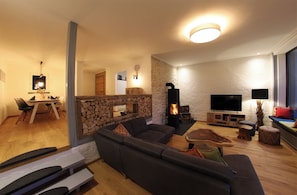 Smart TV, fireplace, table tennis