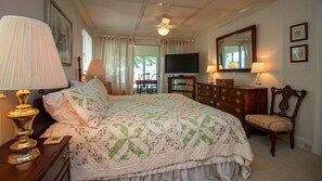 3 bedrooms, iron/ironing board, internet, bed sheets