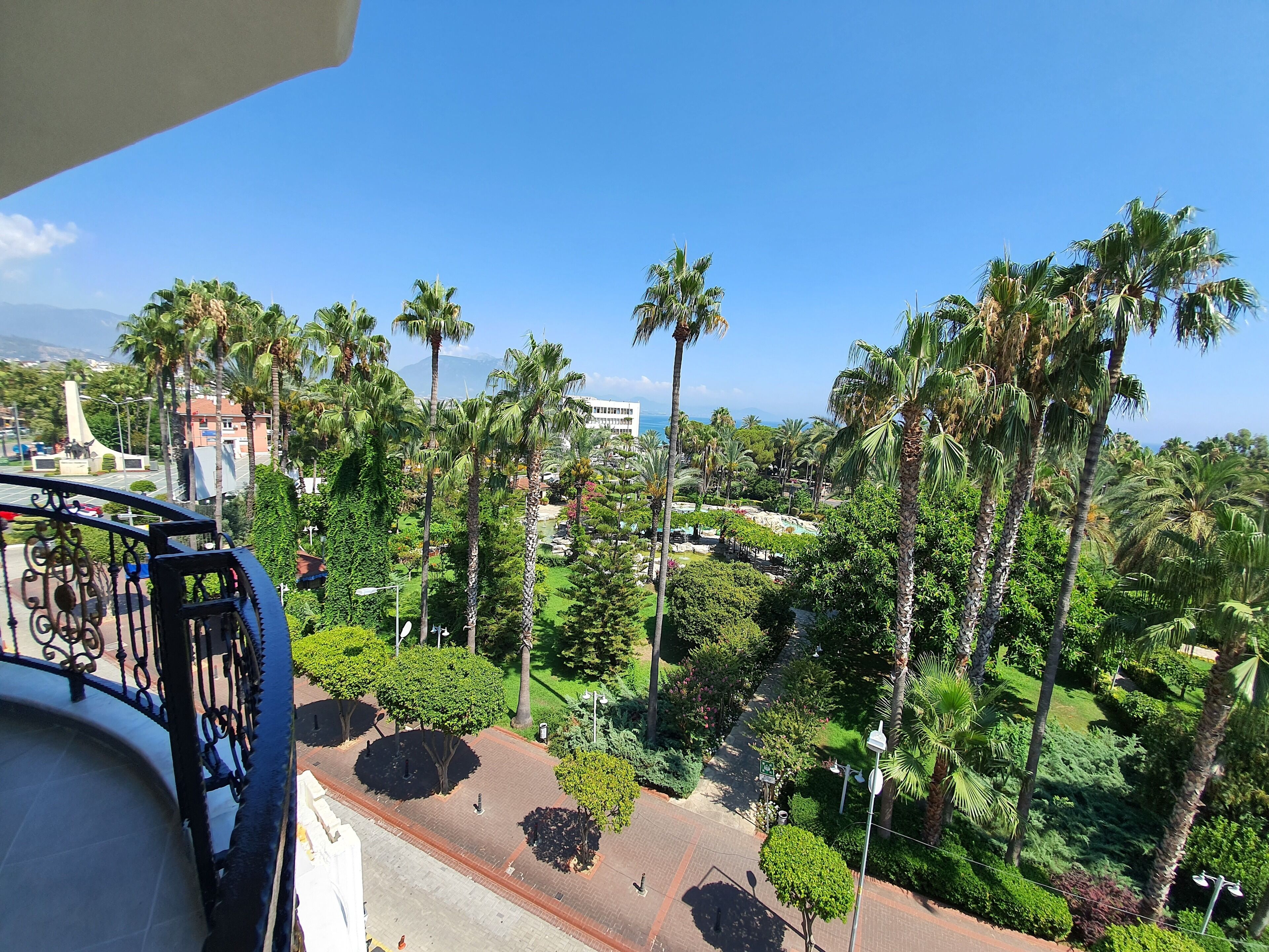 premium bedding, minibar, individually decorated, individually furnished