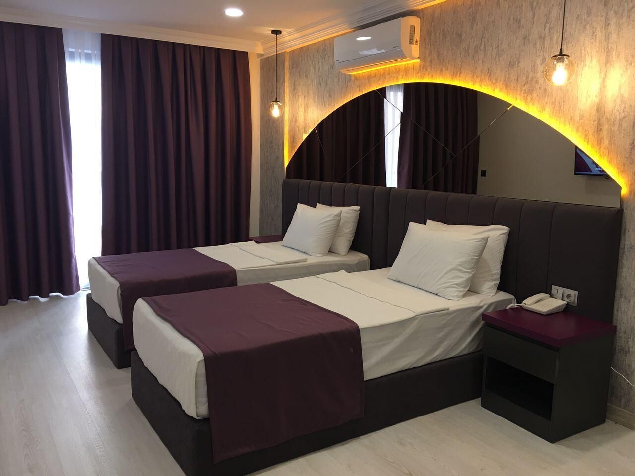 economy double or twin room, balcony | premium bedding, minibar, individually decorated, individually furnished