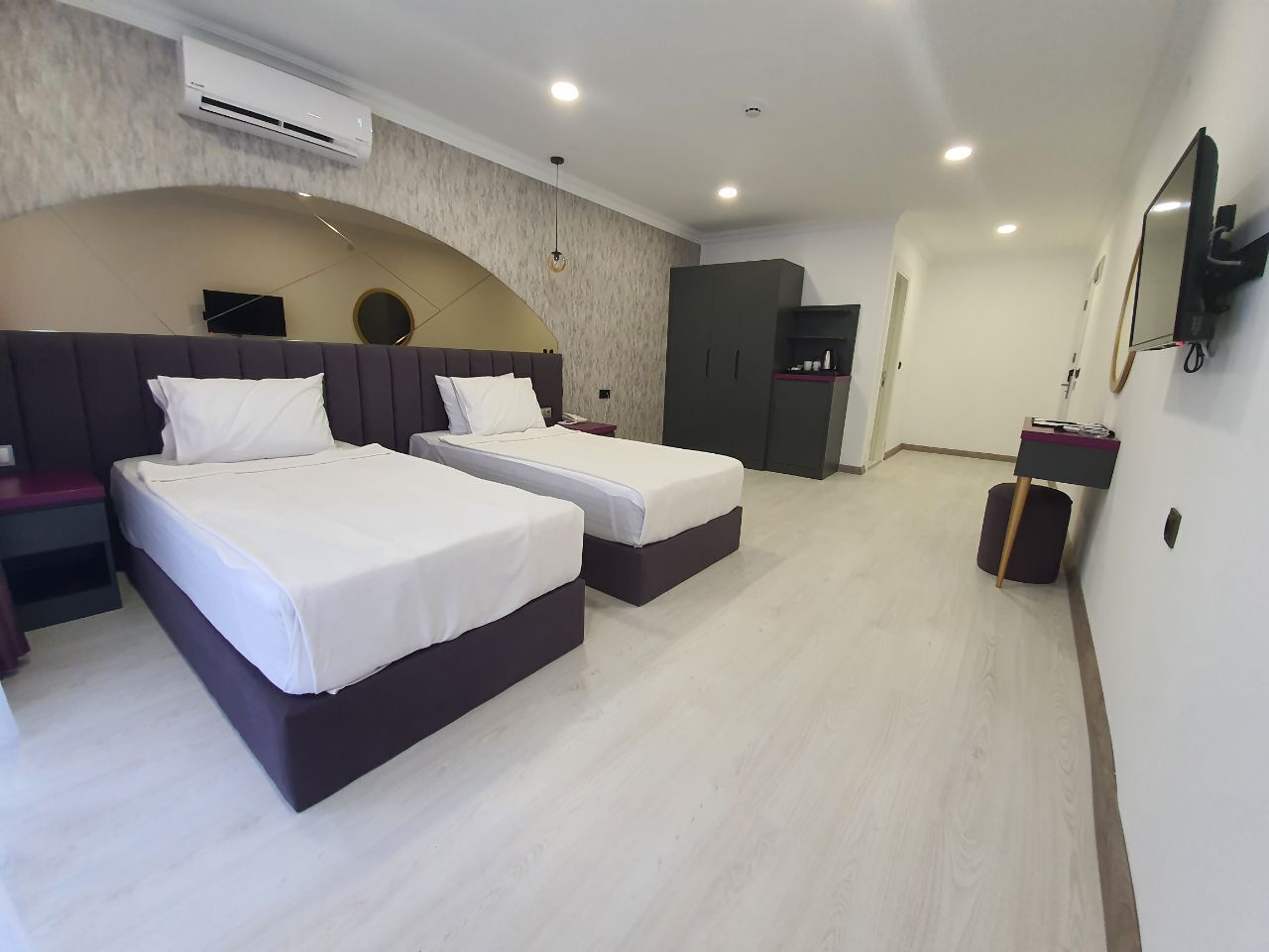 economy double or twin room, balcony | premium bedding, minibar, individually decorated, individually furnished