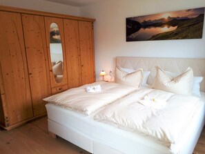 1 bedroom, iron/ironing board, Internet, bed sheets