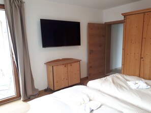 1 chambre, fer et planche à repasser, accès Internet, draps fournis