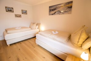 1 bedroom, iron/ironing board, internet, bed sheets