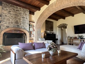 Smart TV, fireplace, video game console, books - Villa with panoramic pool and gardens    (Orvieto)
