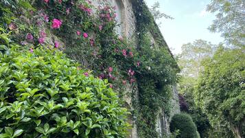 Enceinte de lâhĂ©bergement