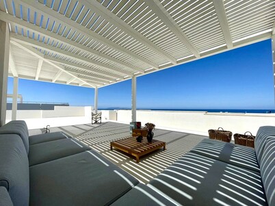 Mountain View Apartment with Garden and Private Parking.