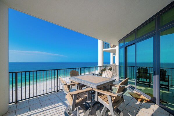 Outdoor dining - The Oasis of Orange Beach 1008 (Orange Beach)