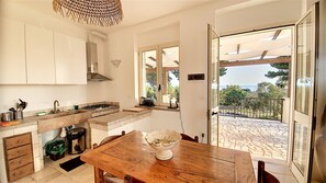Fridge, coffee/tea maker, electric kettle, toaster - Sea view pool villa w/ garden, 2km from sand (Torre Pali)