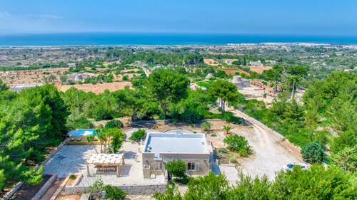 Sea view pool villa w/ garden, 2km from sand
