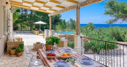 Sea view pool villa w/ garden, 2km from sand