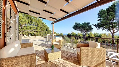 Sea view pool villa w/ garden, 2km from sand