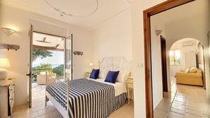 3 bedrooms, free WiFi - Sea view pool villa w/ garden, 2km from sand (Torre Pali)