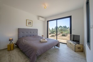 4 bedrooms, WiFi, bed sheets - Villa Alivu near Saint-Cyprien beach (Lecci)