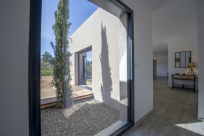 Interior - Villa Alivu near Saint-Cyprien beach (Lecci)