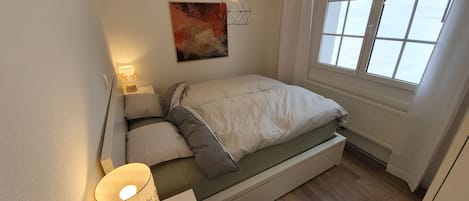 3 habitaciones, escritorio, wifi gratis y ropa de cama